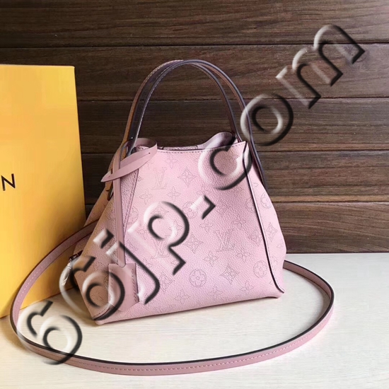 ルイヴィトンバッグ背面デザイン